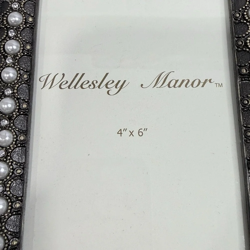 Wellesley Manor 4x6 Photo Frame Faux Pearl Rhinestone Ornate Silver Tone Vintage